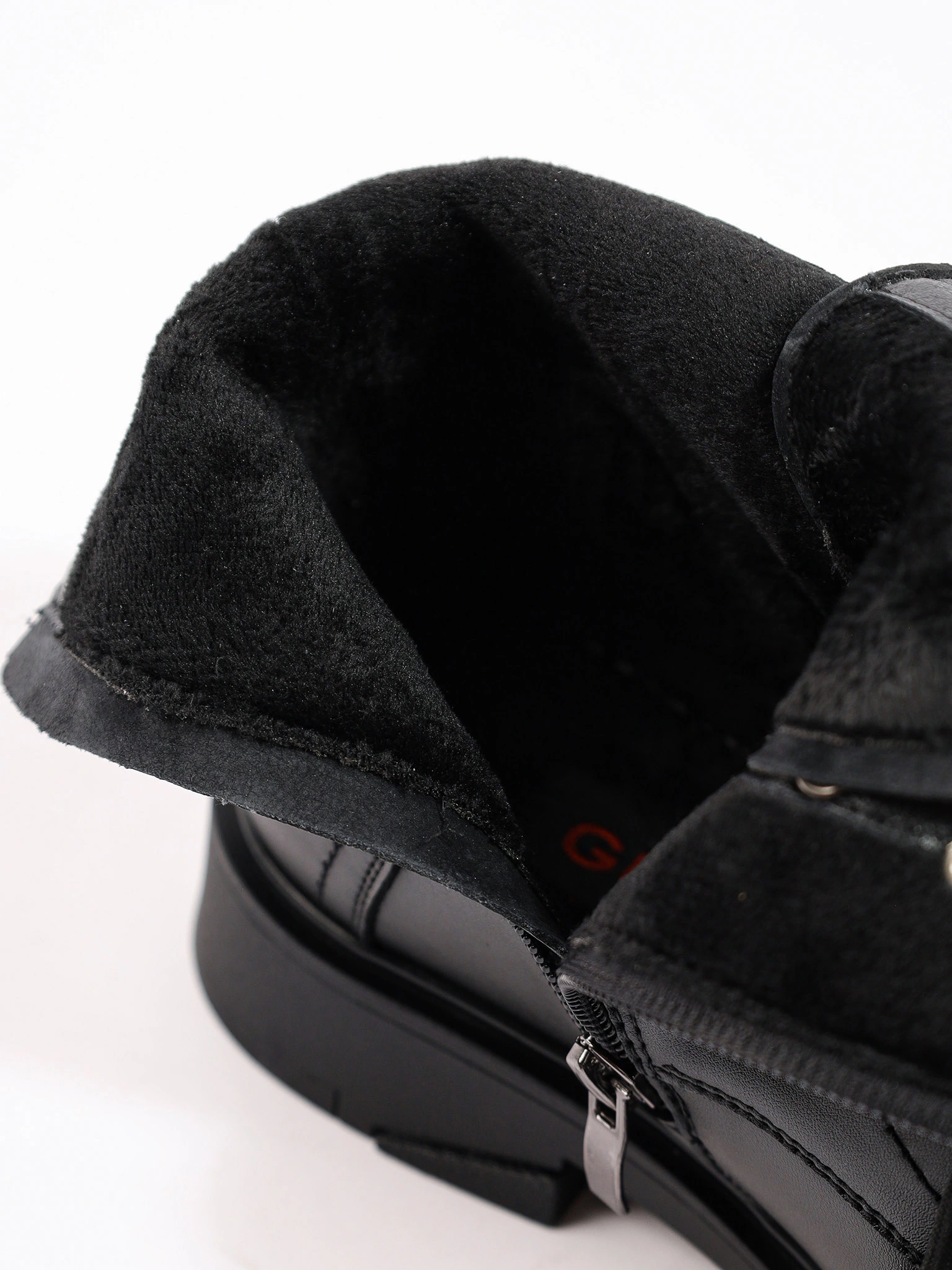 Ботинки-дерби черного цвета из натуральной кожи